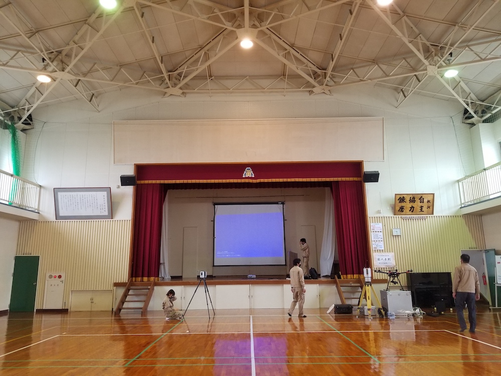 姫島中学の体育館ステージ